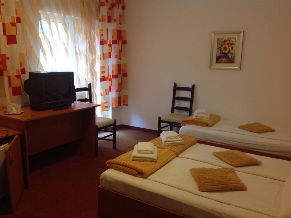 Hotel Panoramic Menyháza Szoba fotó