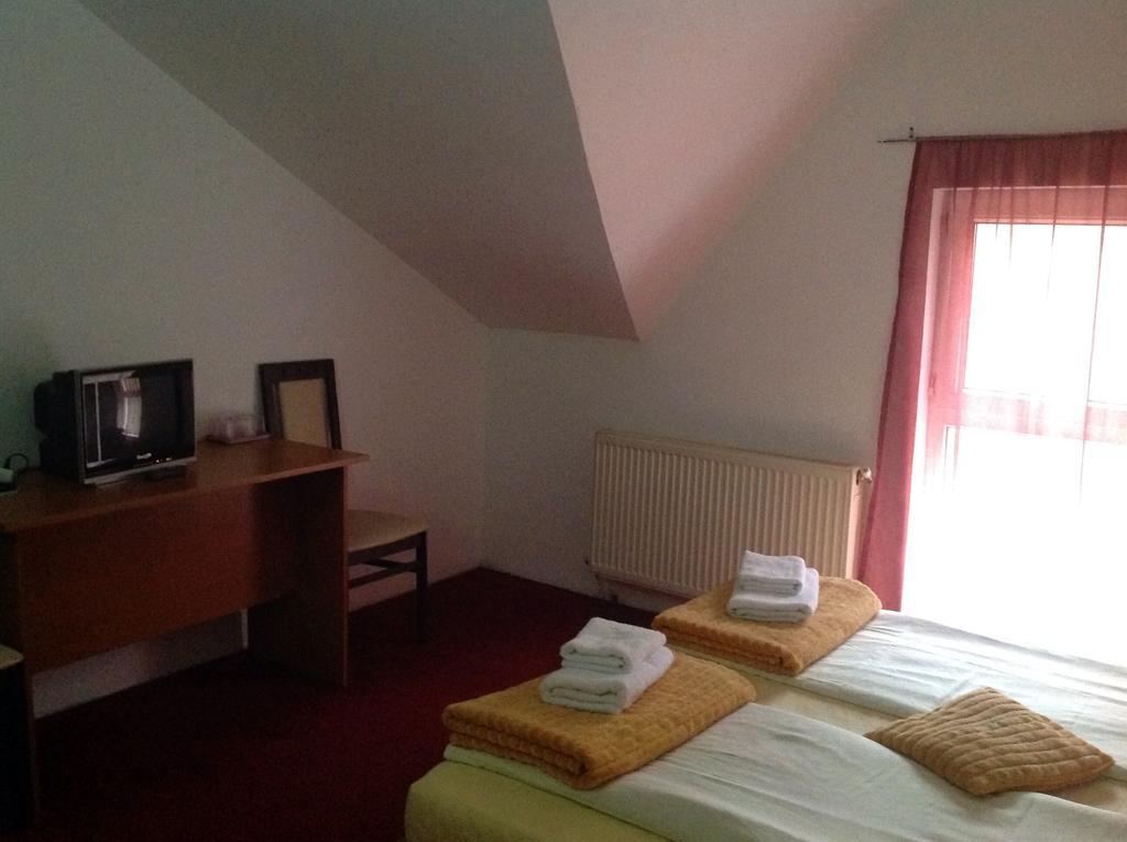 Hotel Panoramic Menyháza Szoba fotó