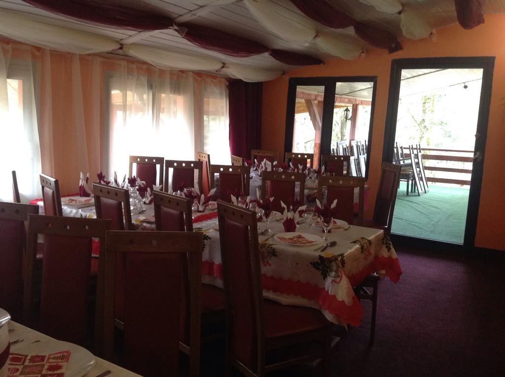 Hotel Panoramic Menyháza Szoba fotó